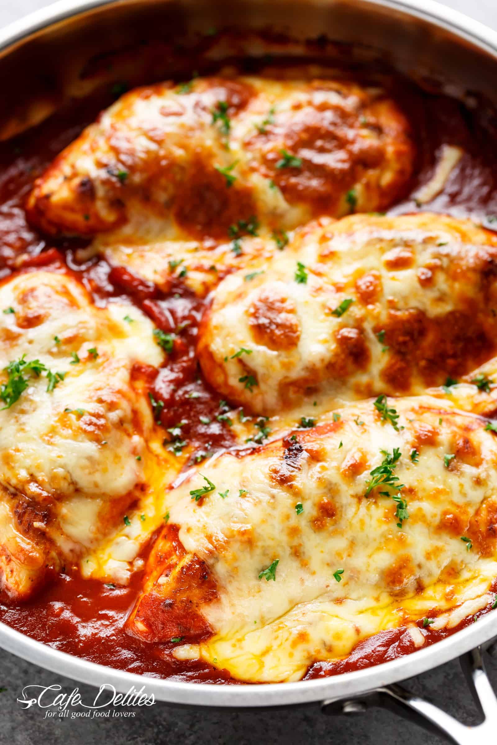 Easy Mozzarella Chicken: Impress Guests in Under 30 Minutes
